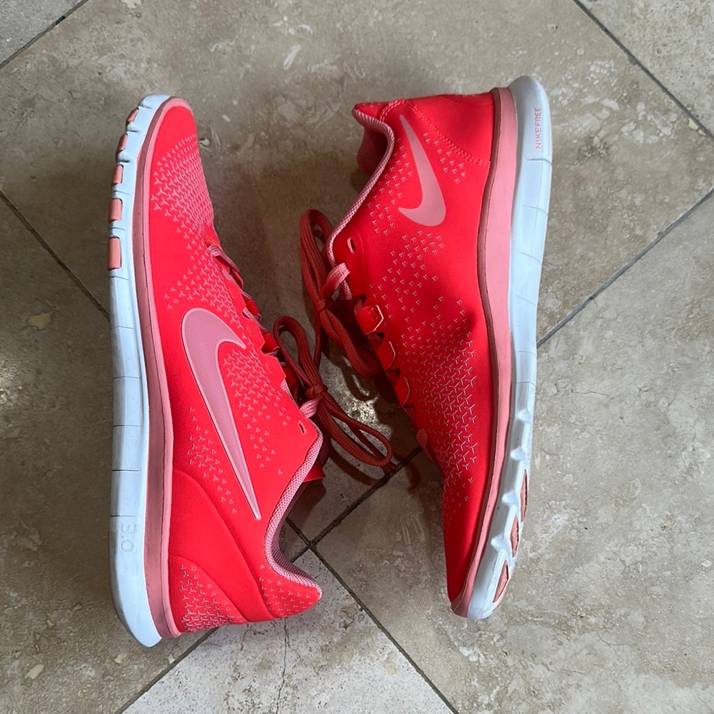 Nike Free Advantage Women's Shoes - Bright Crimson and Peach